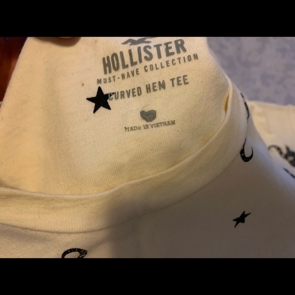 Hollister Curved Hem Graphic T-Shirt - Picture 3 of 3